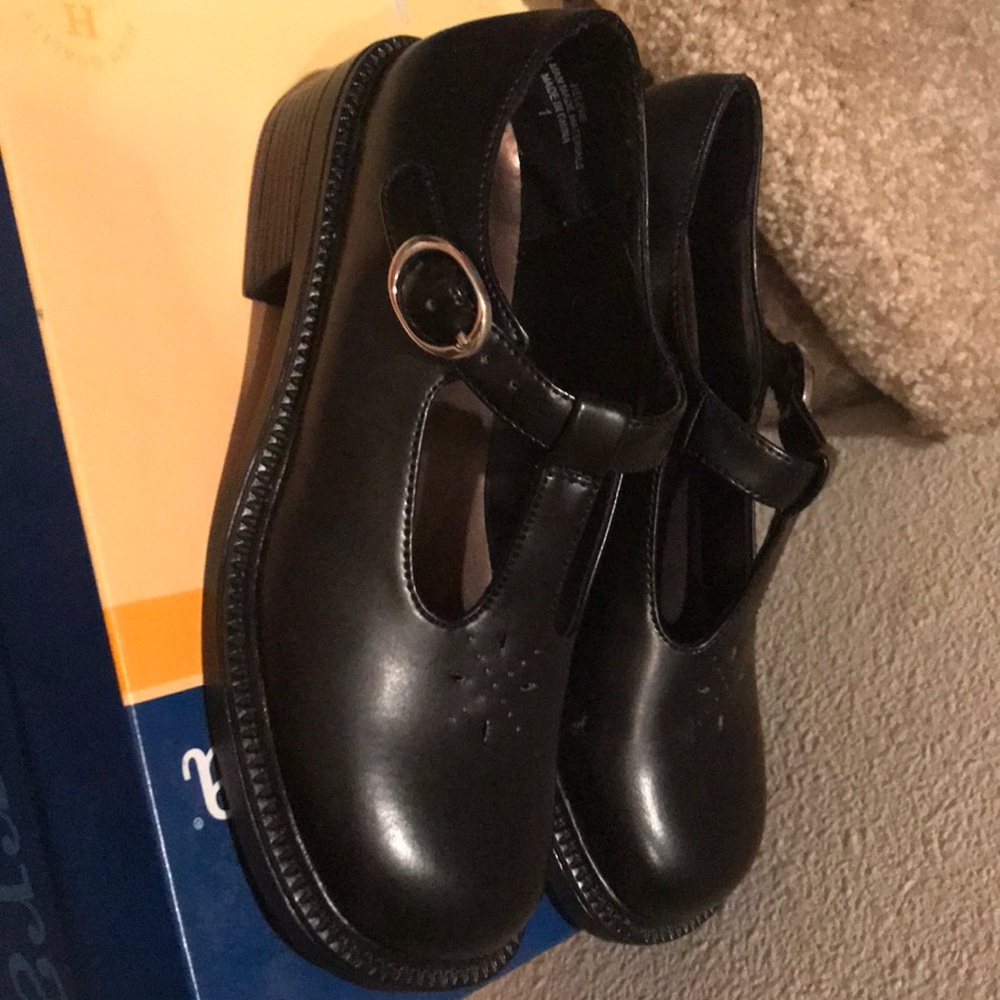 Black Shoe-Girls
